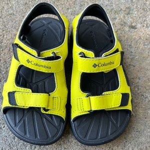 COLUMBIA neon yellow toddler size 10 Velcro strapped Sandle